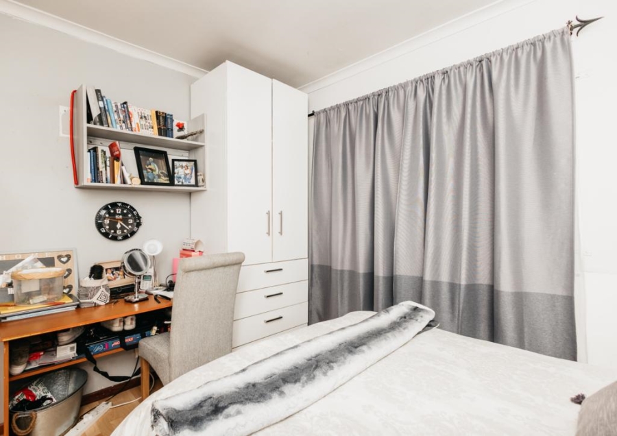 4 Bedroom Property for Sale in Peerless Park East Western Cape